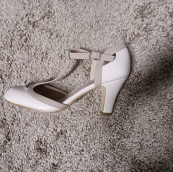 Heels - Picture 3 of 3